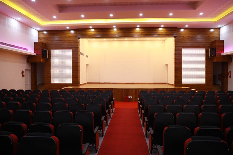 Full hall wedding