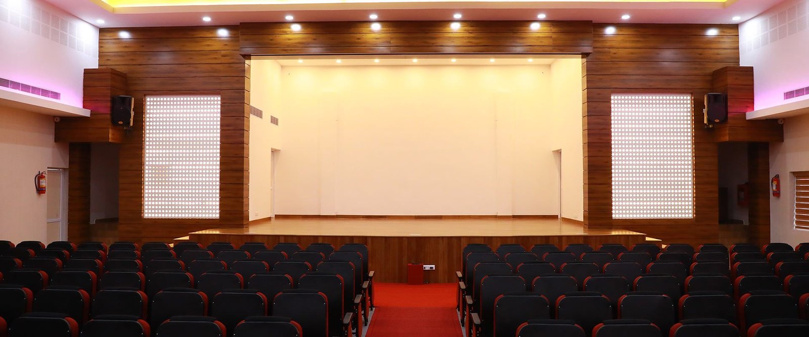 Stage mandap